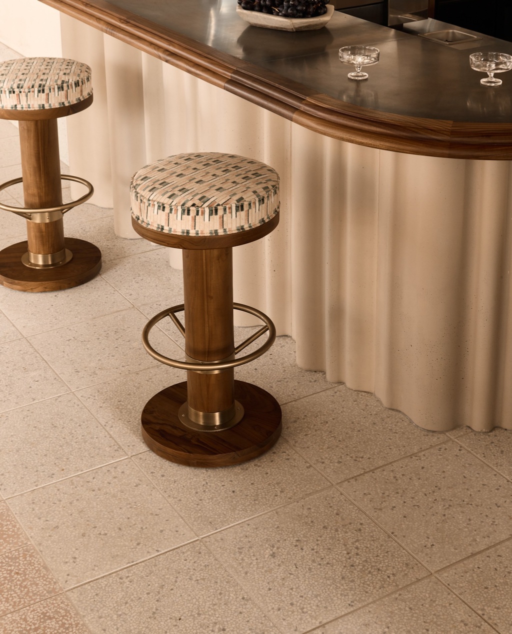 Detail of the blush wavy concrete curtain bar front at Lito.